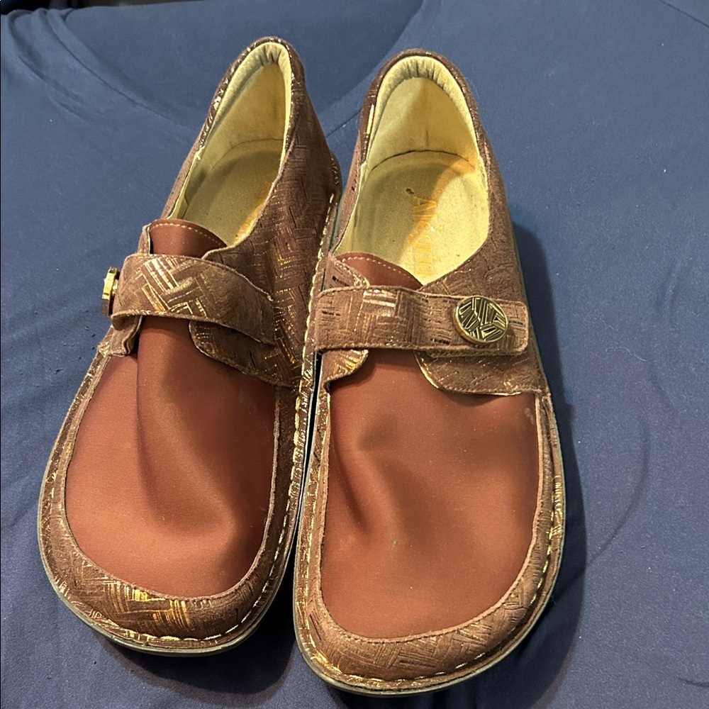 Stylish and comfortable ladies size 12 shoe for any occasion